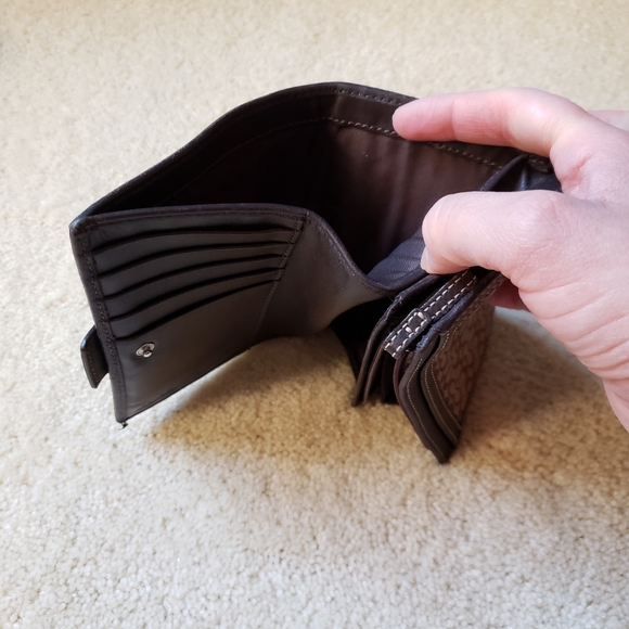 Authentic Coach wallet - Picture 3 of 10